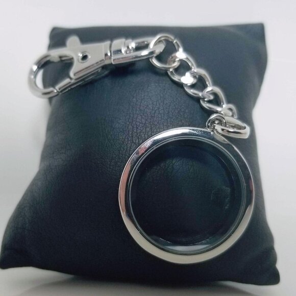 Keychain Floating Charm Locket - Picture 4 of 8